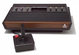 Console de jeu Atari VCS 2600 version bois ou woody (1981) dans sa boîte d\'origine