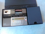 Ordinateur de poche Sharp PC-1251 avec unité CE-125 (imprimante thermique et lecteur-enregistreur de micro-cassettes) (Japon, 1982)
