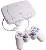 Console de jeu Sony PSOne avec ses câbles, 1 contrôleur d\'origine, sa notice et un jeu